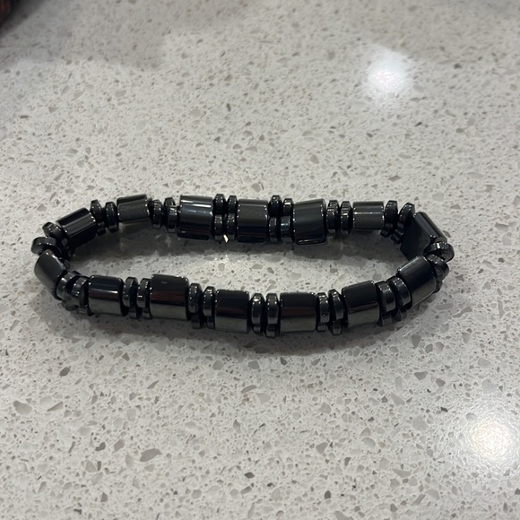 Set of 6 bracelets.  Silver, blue, green, black, gold.  Pretty accessories! - Picture 5 of 11